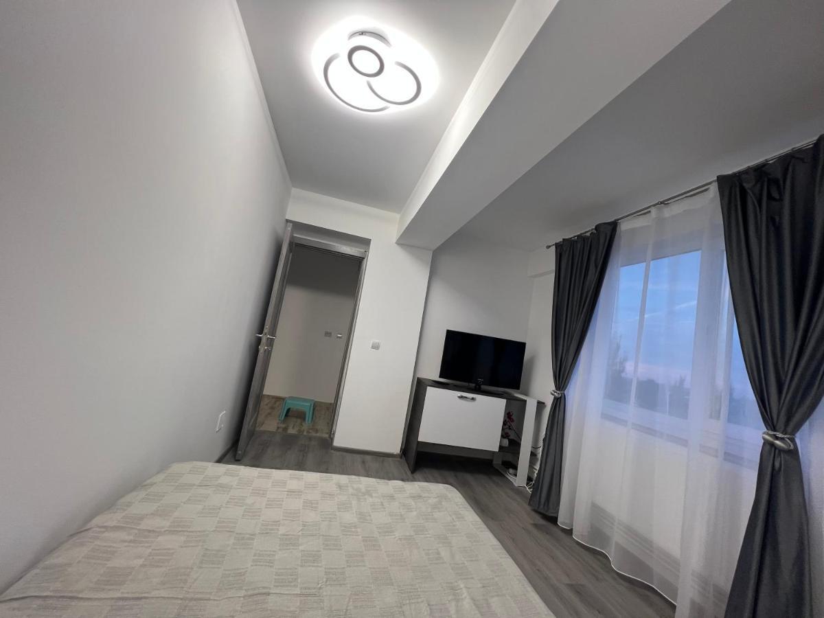 Lovely Flat With Bathtub 5 Mins From Center Craiova Exterior foto